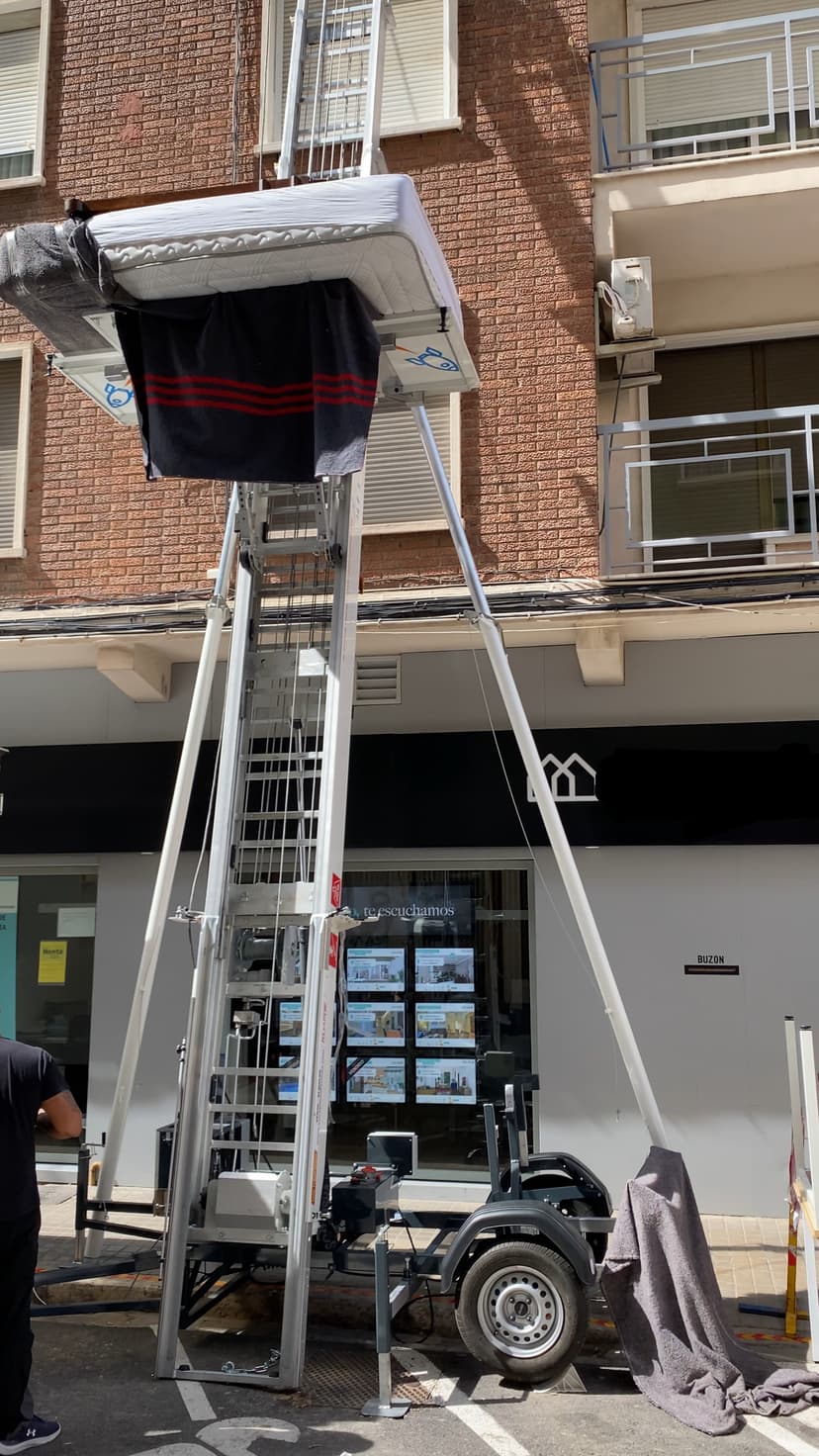 Ilustración profesional representando planificación de mudanzas de larga distancia desde valencia relacionado con mudanzas Valencia