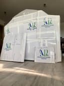 Caja de embalaje con materiales protectores